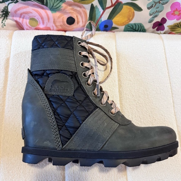 Sorel Women's Black and Army Green Lace-Up Boots - Picture 5 of 11